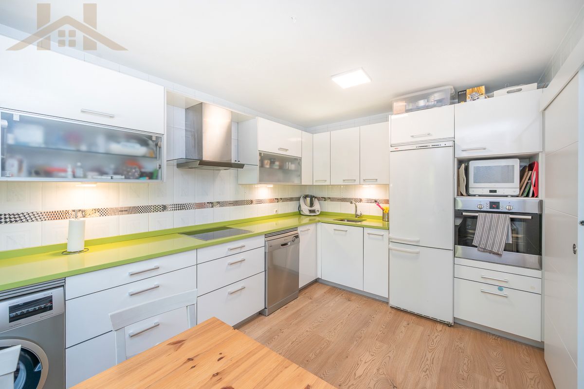 Cuina de Casa adosada en venda en Colmenarejo amb Aire condicionat, Calefacció i Jardí privat