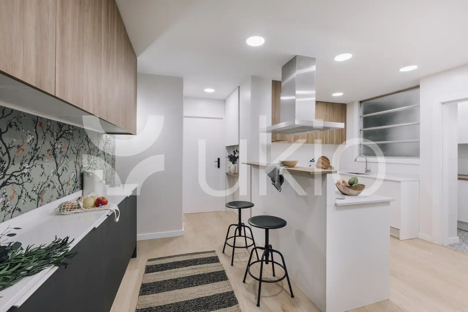 Cuina de Apartament de lloguer en Barcelona amb Aire condicionat, Calefacció i Moblat