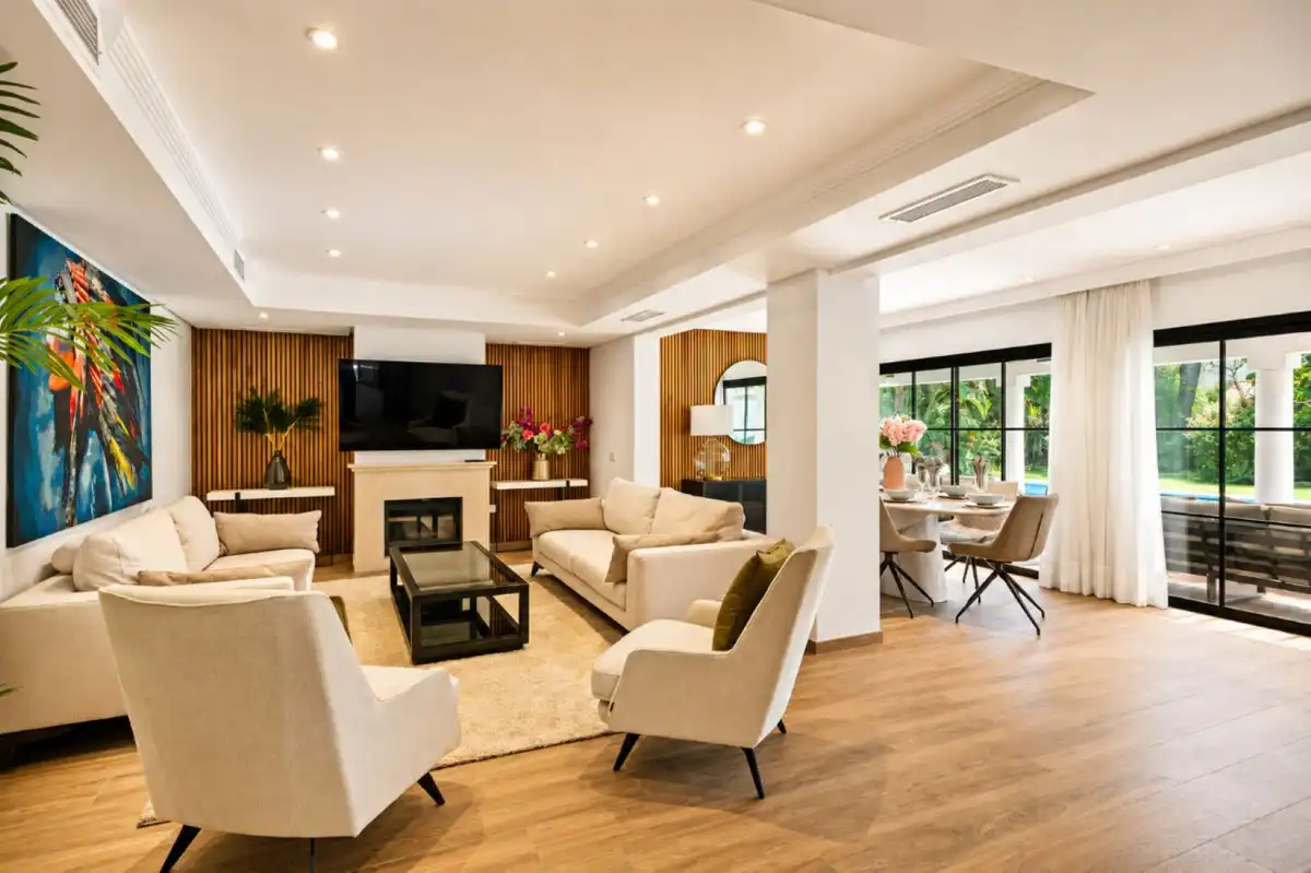 Sala d'estar de Casa o xalet en venda en Marbella amb Aire condicionat, Calefacció i Jardí privat
