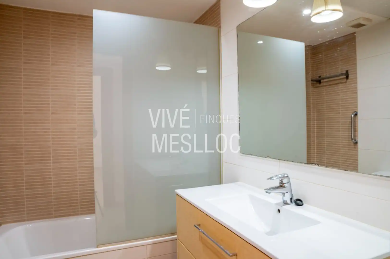 Badezimmer von Wohnung zum Verkauf in El Masnou mit Klimaanlage, Heizung und Abstellraum