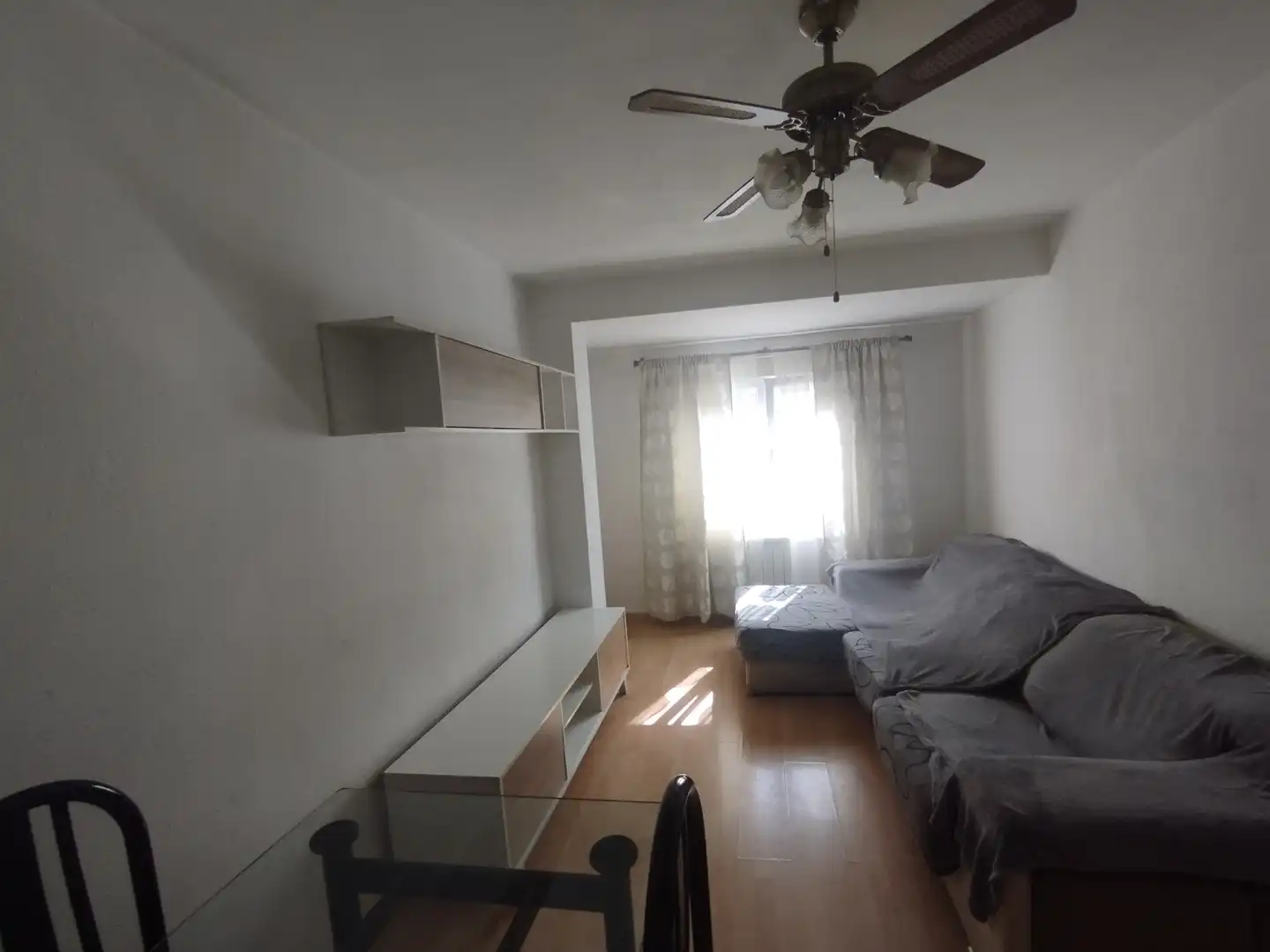 Living room of Flat for sale in Zaragoza  with Heating, Parquet flooring and Furnished
