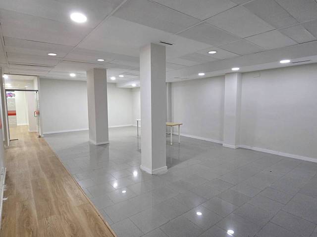 Local comercial en Alquiler en Calle Alboraya en Trinitat