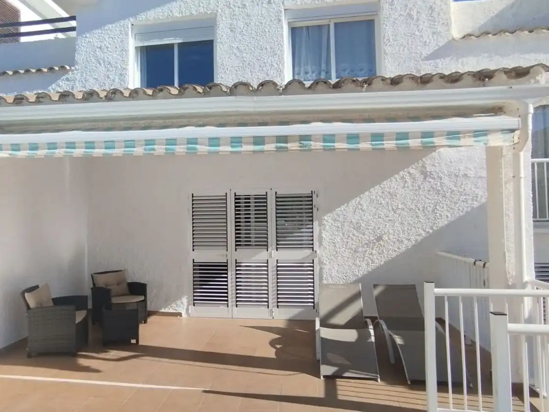 Terrasse von Einfamilien-Reihenhaus zur Miete in Voramar
