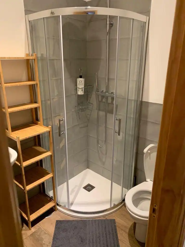 Baño de Planta baja de alquiler en Granada con Aire acondicionado, Calefacción y Amueblado