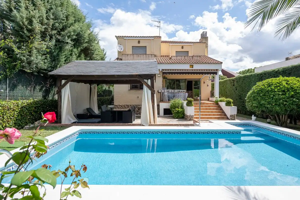 Piscina de Casa o xalet en venda en Rivas-Vaciamadrid amb Aire condicionat, Calefacció i Jardí privat