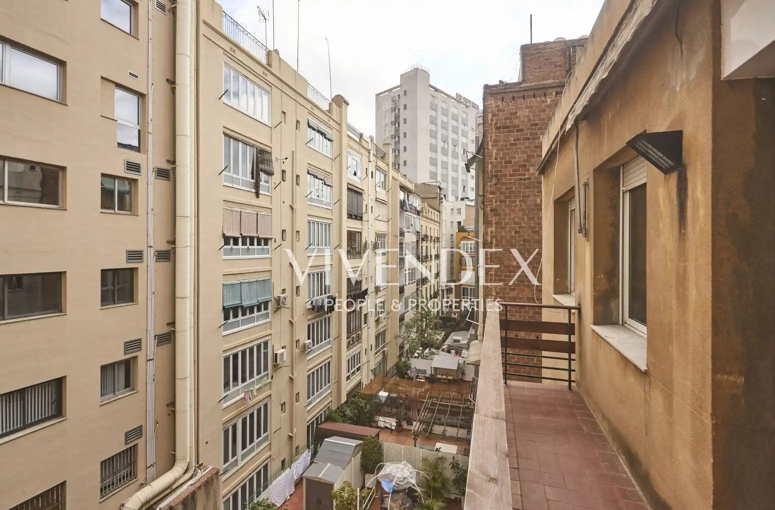 Exterior view of Flat for sale in Barcelona  with Heating, Parquet flooring and Balcony