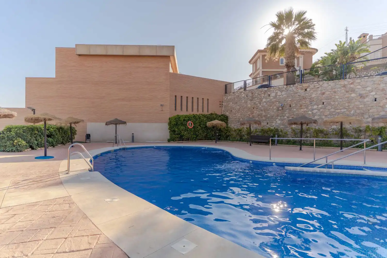Piscina de Piso en venta en Motril con Terraza, Balcón y Piscina comunitaria
