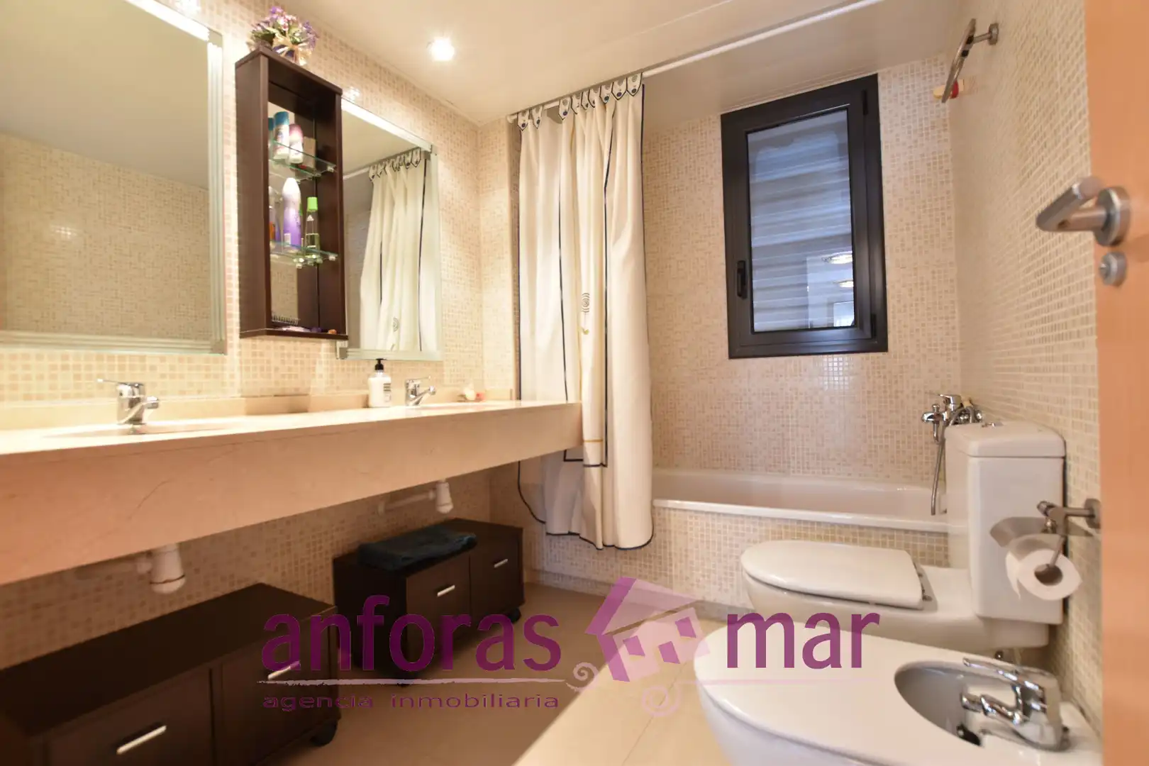 Baño de Casa adosada en venta en Torredembarra con Aire acondicionado, Calefacción y Jardín privado
