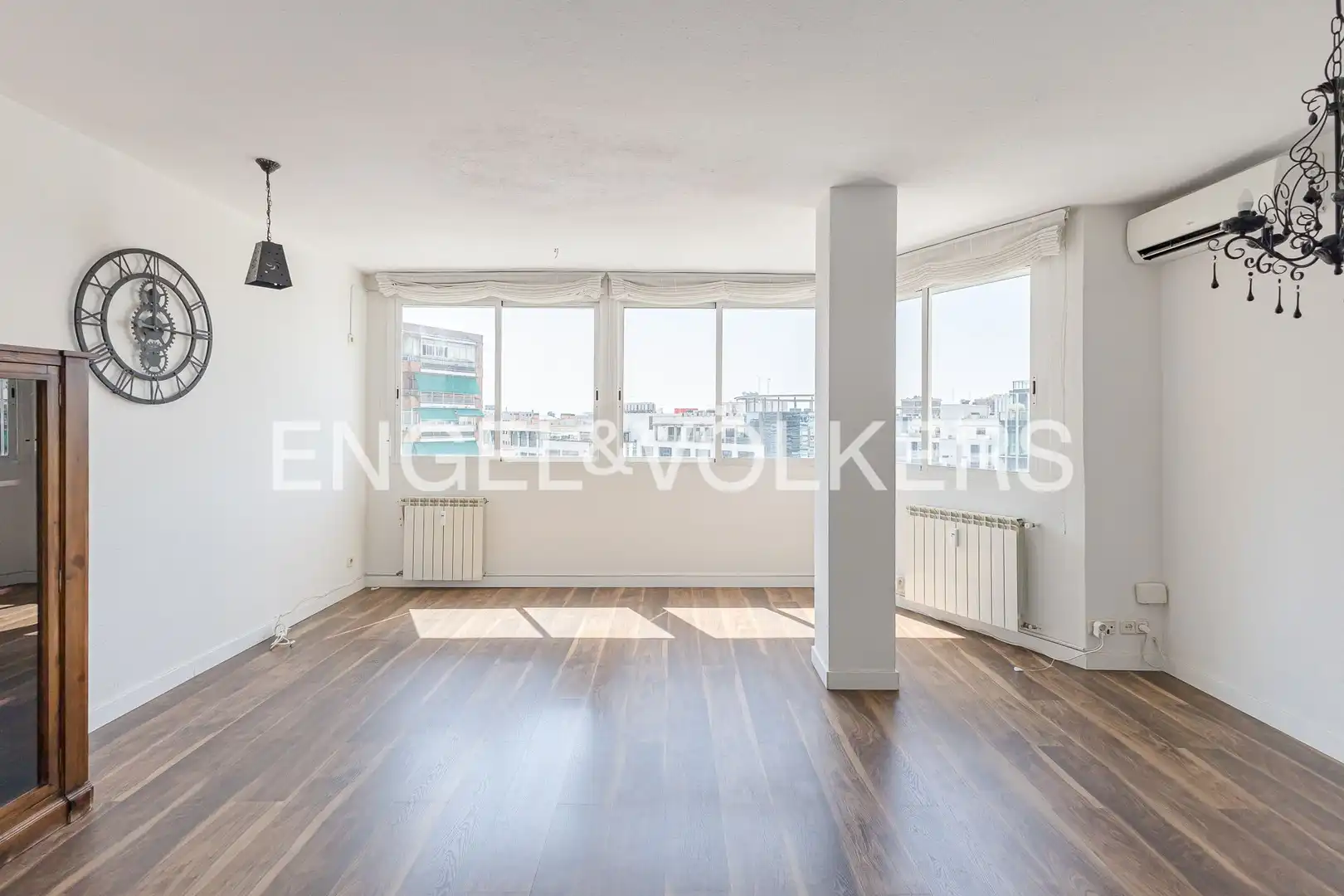 Living room of Flat for sale in Madrid  with Air Conditioner and Heating