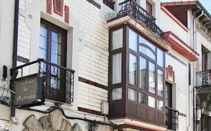 Vista exterior de Casa adosada en venda en Siero amb Parquet, Terrassa i Traster