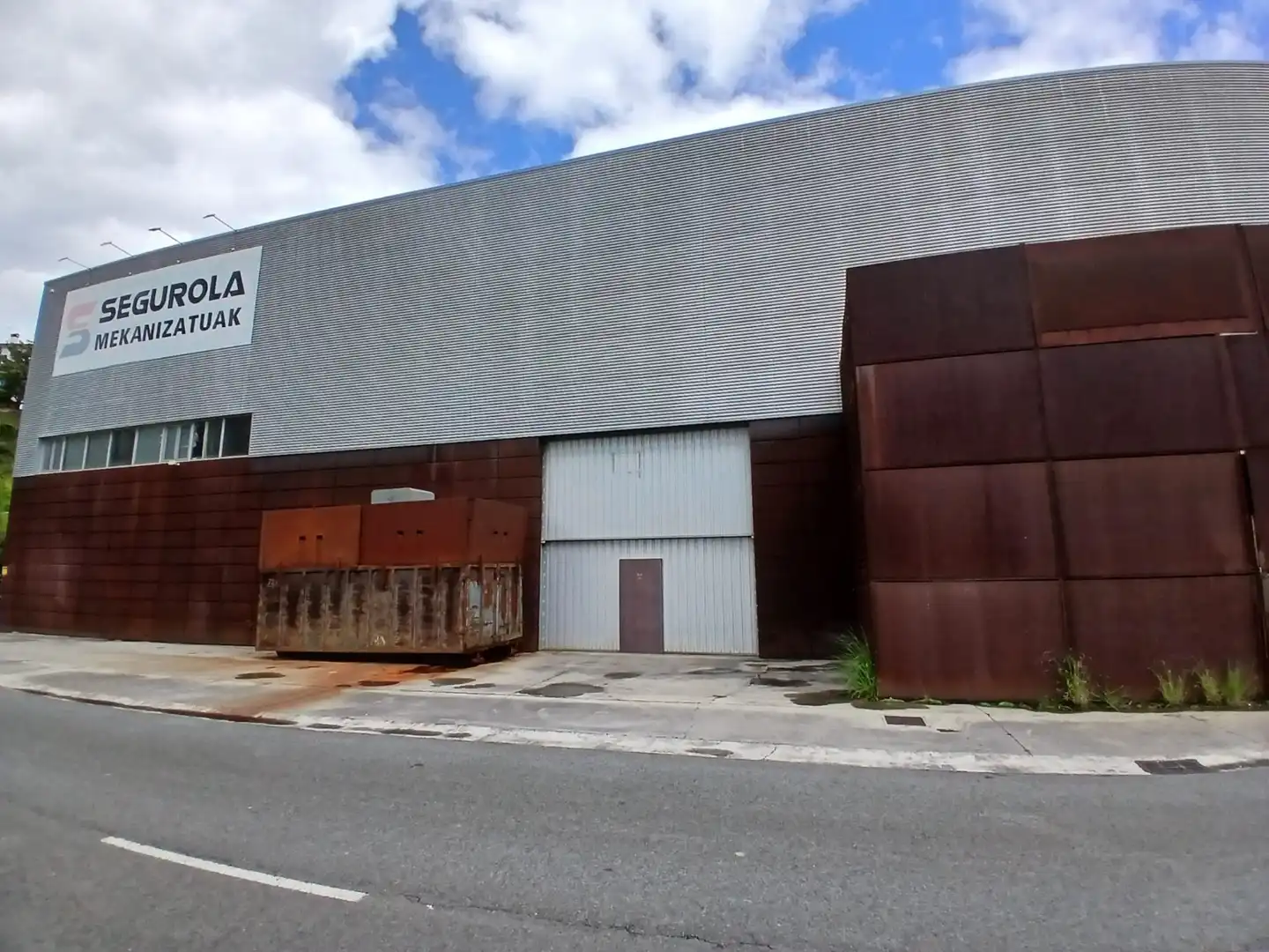 Vista exterior de Nau industrial en venda en Zestoa