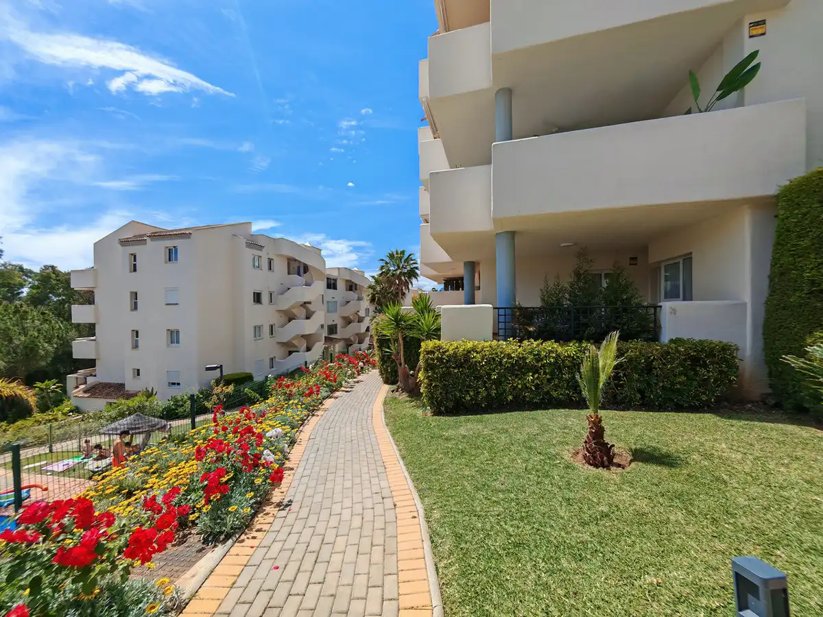 Vista exterior de Apartament en venda en Marbella amb Aire condicionat, Terrassa i Internet