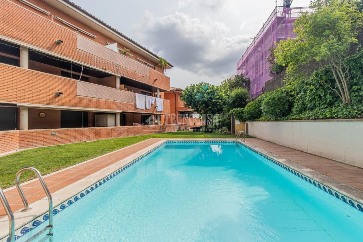 Piscina de Pis en venda en Sant Cugat del Vallès amb Aire condicionat, Calefacció i Traster