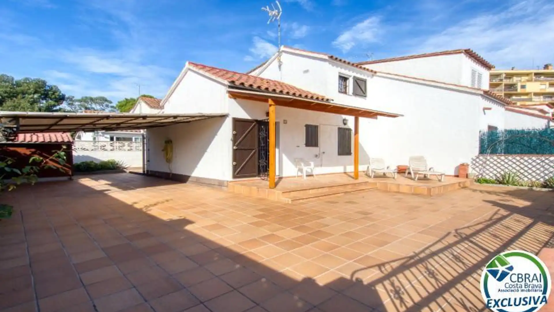 Vista exterior de Casa o chalet en venta en Roses con Terraza, Amueblado y Horno