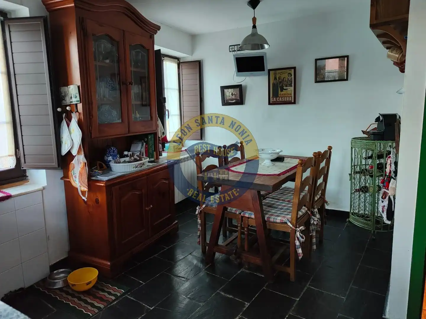 Cuina de Casa o xalet en venda en Soto y Amío amb Calefacció, Jardí privat i Moblat