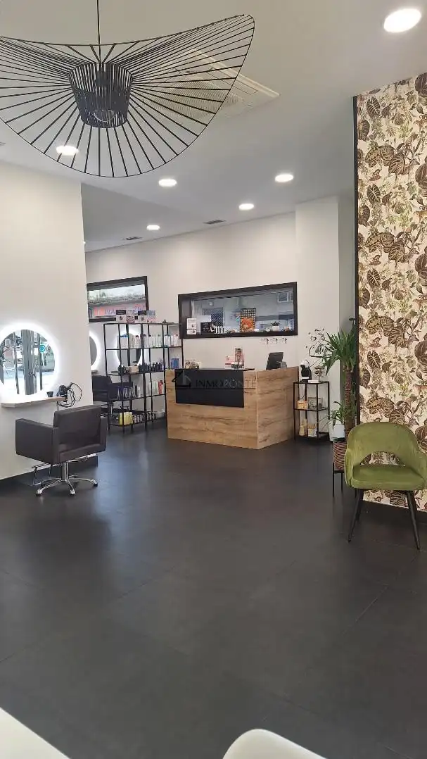 Local de alquiler en Pontevedra Capital  con Amueblado