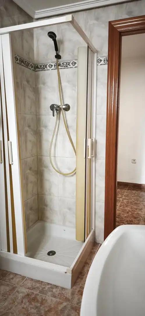 Bany de Pis de lloguer en Molina de Segura amb Aire condicionat, Calefacció i Moblat