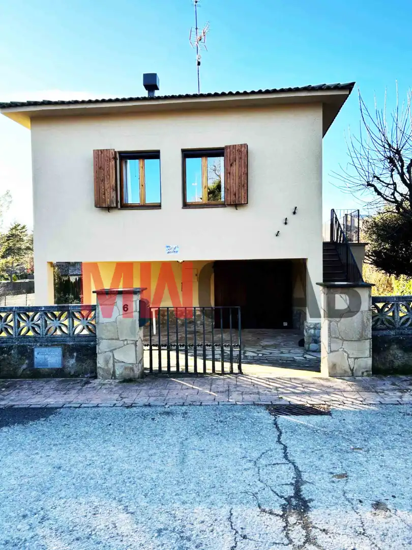 Vista exterior de Casa o chalet de alquiler en Sant Agustí de Lluçanès con Calefacción, Jardín privado y Terraza