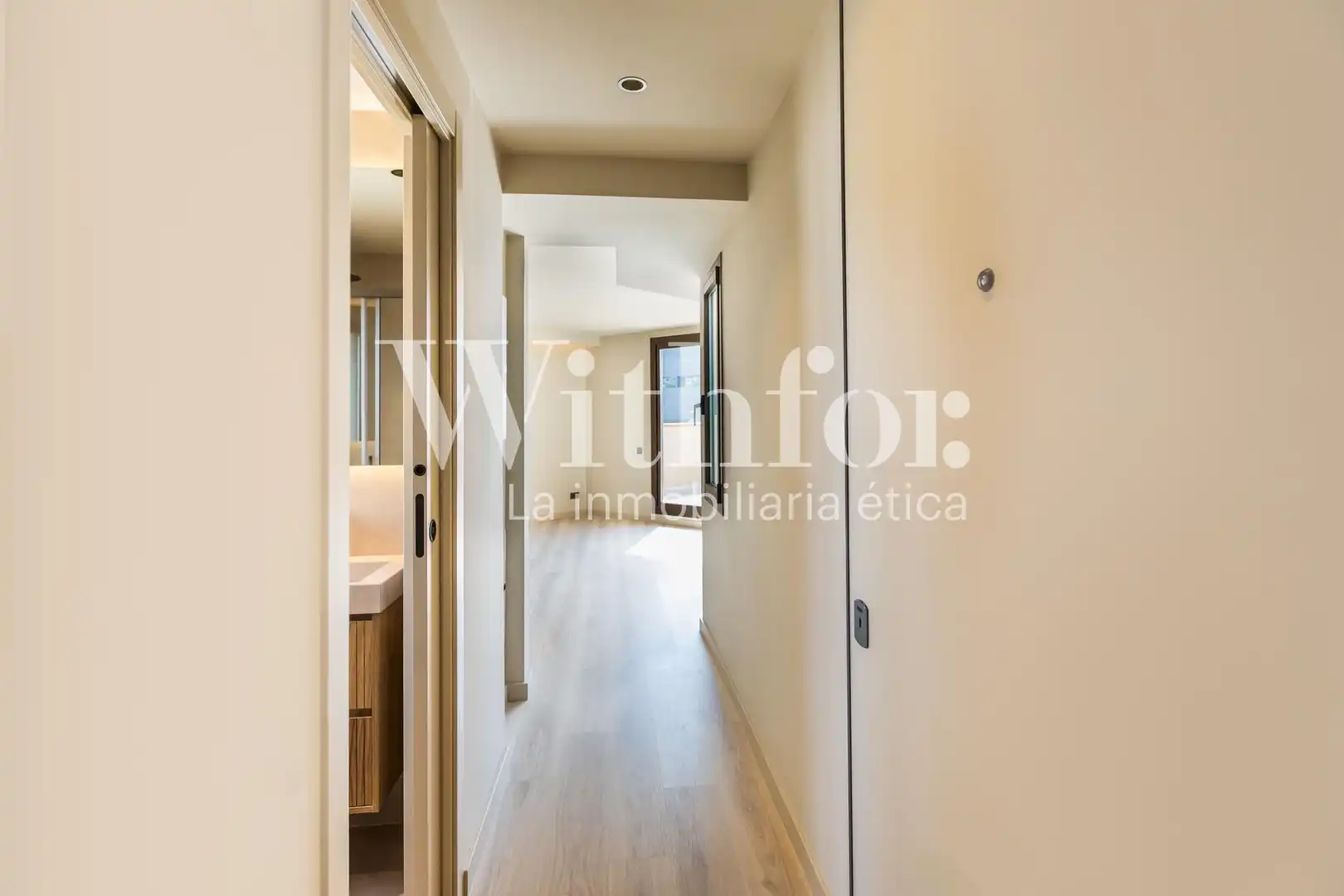 Ático en venta en Barcelona con Calefacción, Terraza y Balcón
