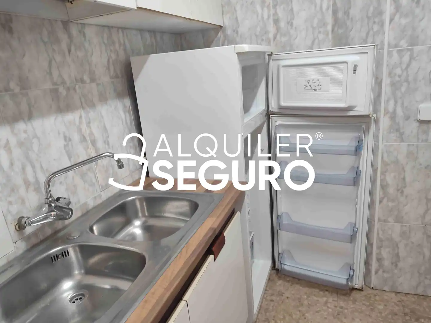 Kitchen of Flat for rent in Zaragoza  with Heating, Terrace and Storage room