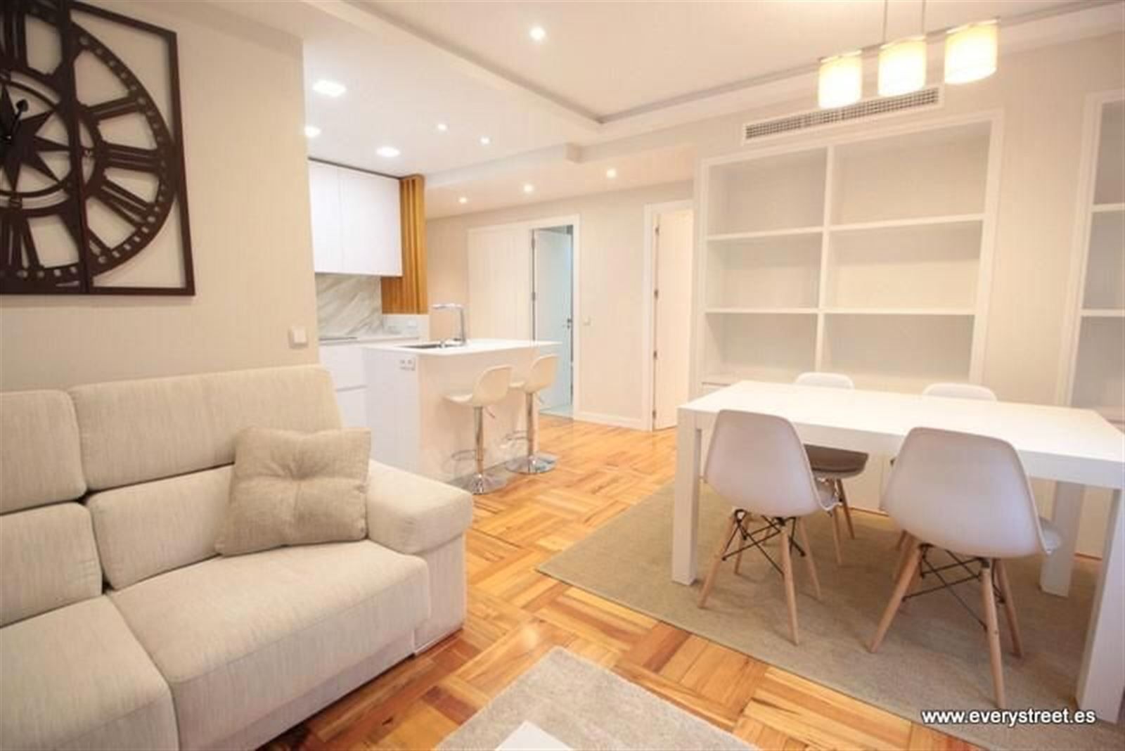 Sala d'estar de Pis de lloguer en  Madrid Capital amb Aire condicionat, Calefacció i Parquet