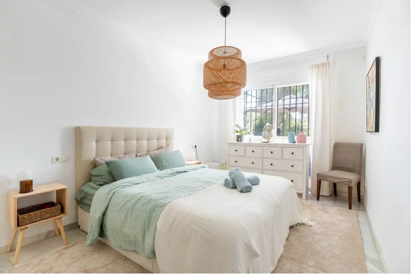 Dormitori de Apartament en venda en Marbella amb Jardí privat, Terrassa i Moblat