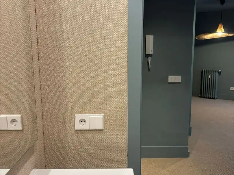 Baño de Oficina de alquiler en Madrid con Calefacción