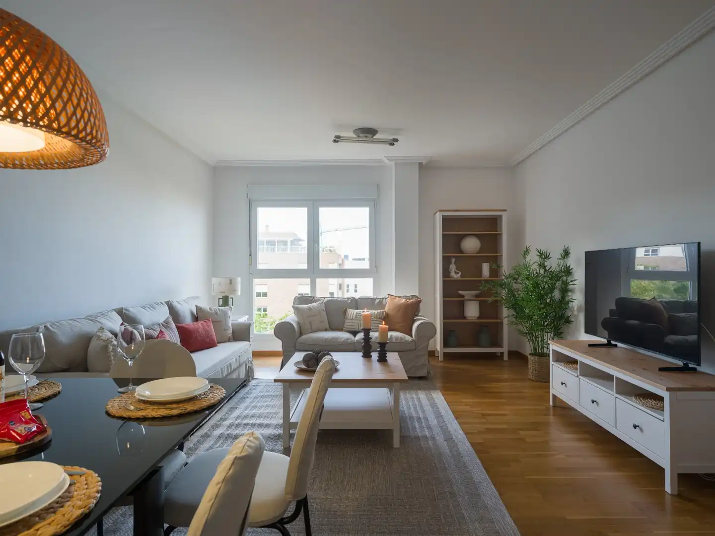 Living room of Flat for rent in Las Palmas de Gran Canaria  with Parquet flooring, Swimming Pool and Furnished
