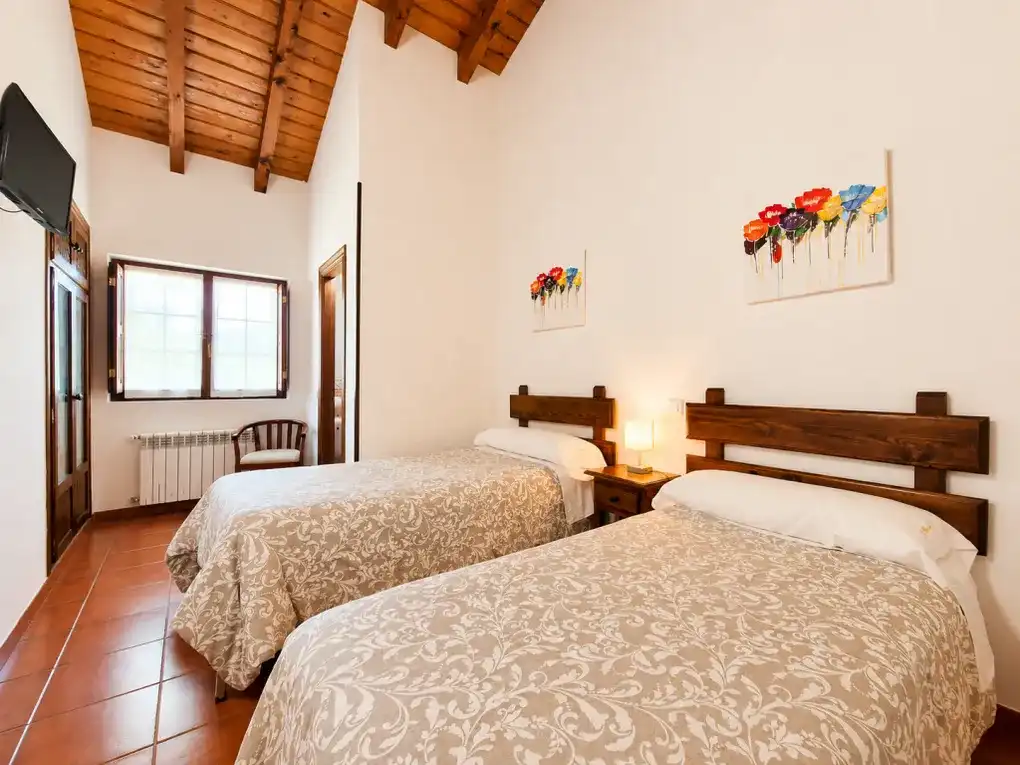 Dormitori de Casa o xalet en venda en Llanes amb Calefacció, Jardí privat i Terrassa