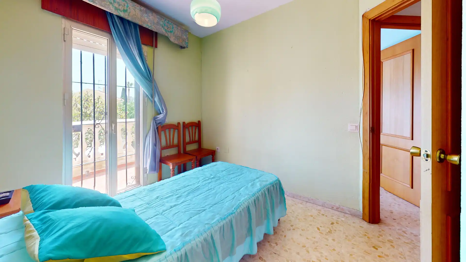 Dormitori de Casa adosada en venda en Málaga amb Jardí privat, Terrassa i Forn