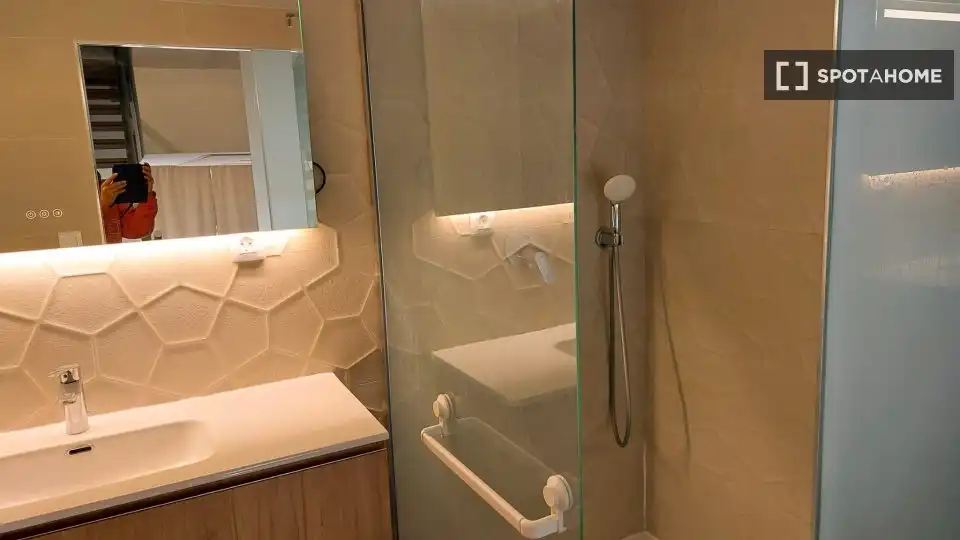 Bathroom of Flat for rent in Xirivella  with Air Conditioner, Heating and Furnished