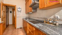 Kitchen of Flat for sale in  Granada Capital  with Private garden, Terrace and Balcony