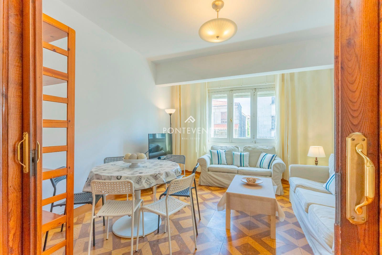 Sala d'estar de Pis en venda en Pontevedra Capital  amb Calefacció, Terrassa i Traster