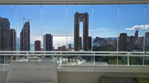 ltpgtVivienda exclusiva en Benidorm, zona playa de Poniente, junto al campo de golf. Piso 17, totalmente exterior, con tres orient