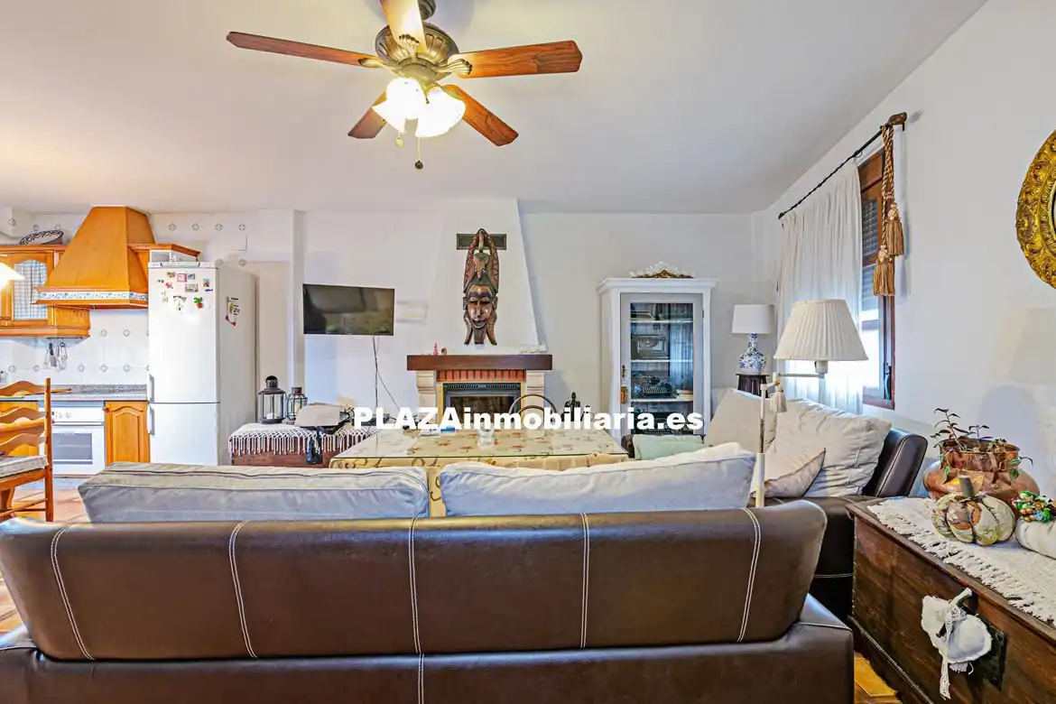 Sala de estar de Casa o chalet en venta en Lucena con Aire acondicionado, Trastero y Piscina