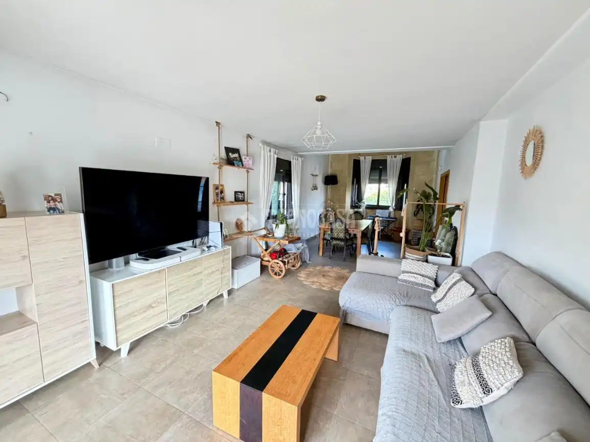 Sala de estar de Casa o chalet en venta en Serracines con Calefacción y Jardín privado