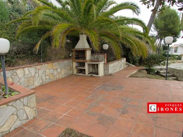 Villa mit Balkon zum Verkauf in Carrer de la Cala