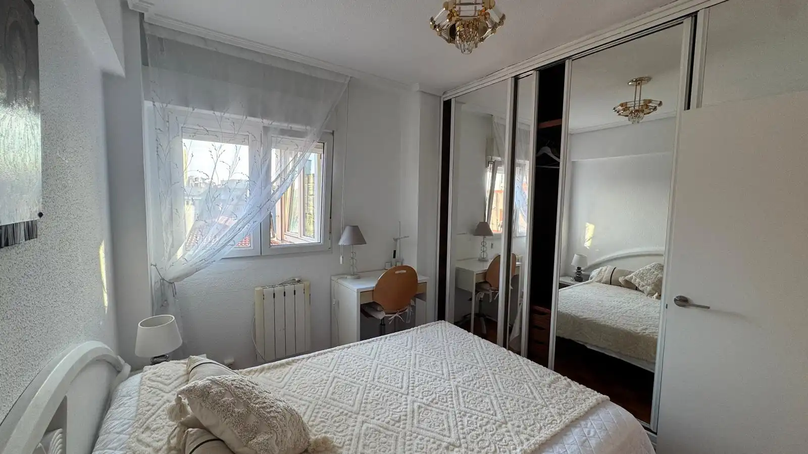 Schlafzimmer von Wohnung zur Miete in Santander mit Heizung, Parkett und Abstellraum