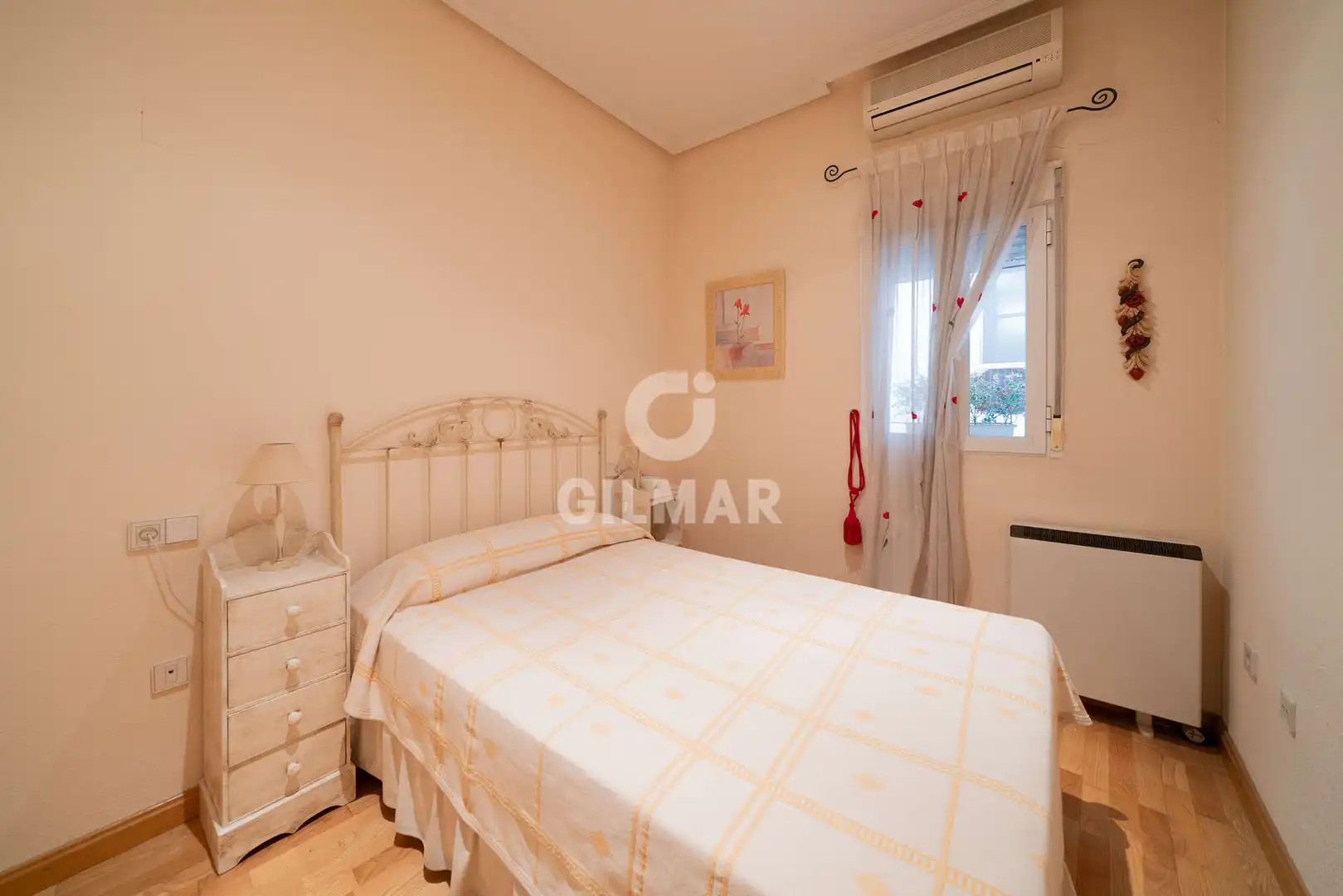 Habitación de Piso en venta en Madrid con Calefacción