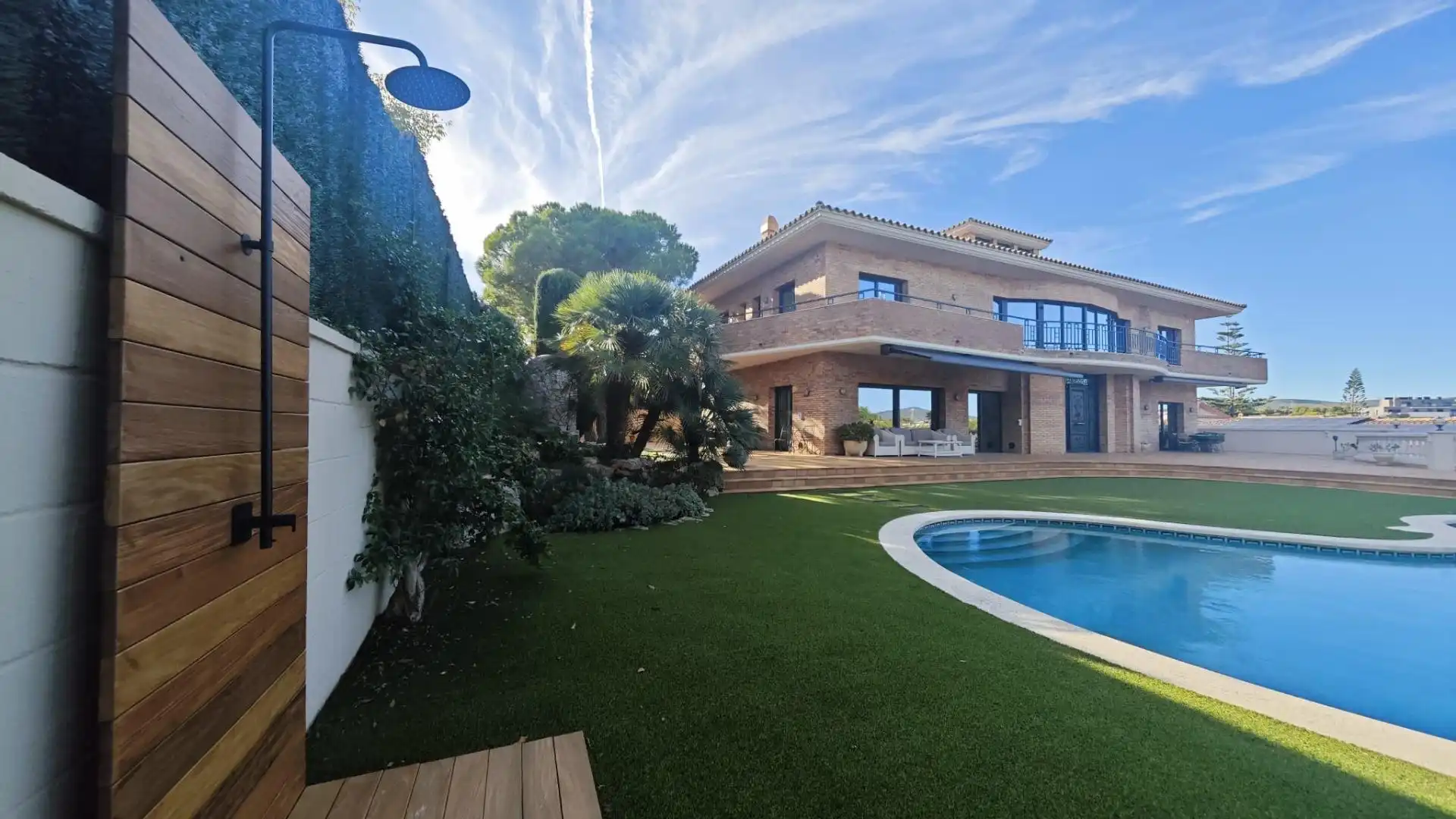 Vista exterior de Casa o xalet en venda en Vilanova i la Geltrú