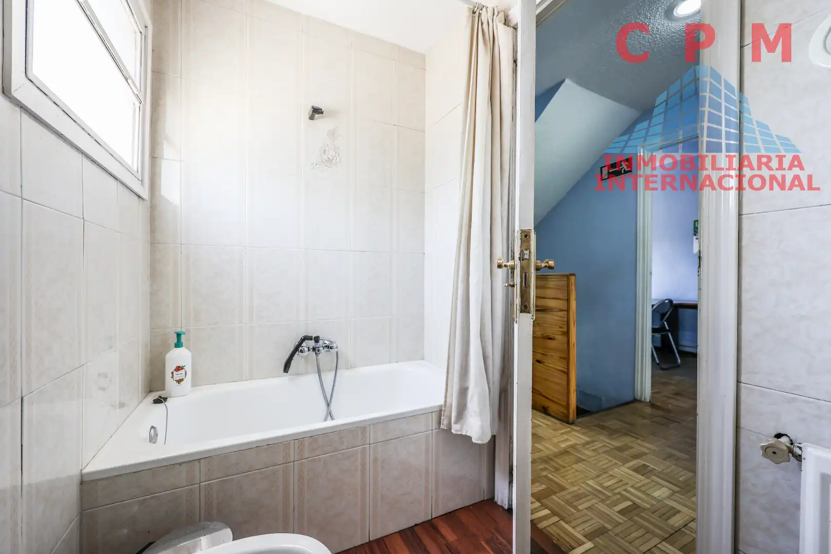 Bathroom of Office for rent in Madrid  with Air Conditioner, Heating and Terrace