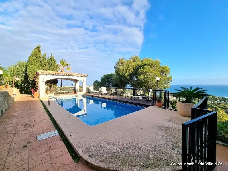 Casa con piscina in vendita a Las Rotas / Les Rotes