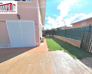 Vista exterior de Casa adosada en venda en Mont-roig del Camp amb Aire condicionat, Calefacció i Jardí privat