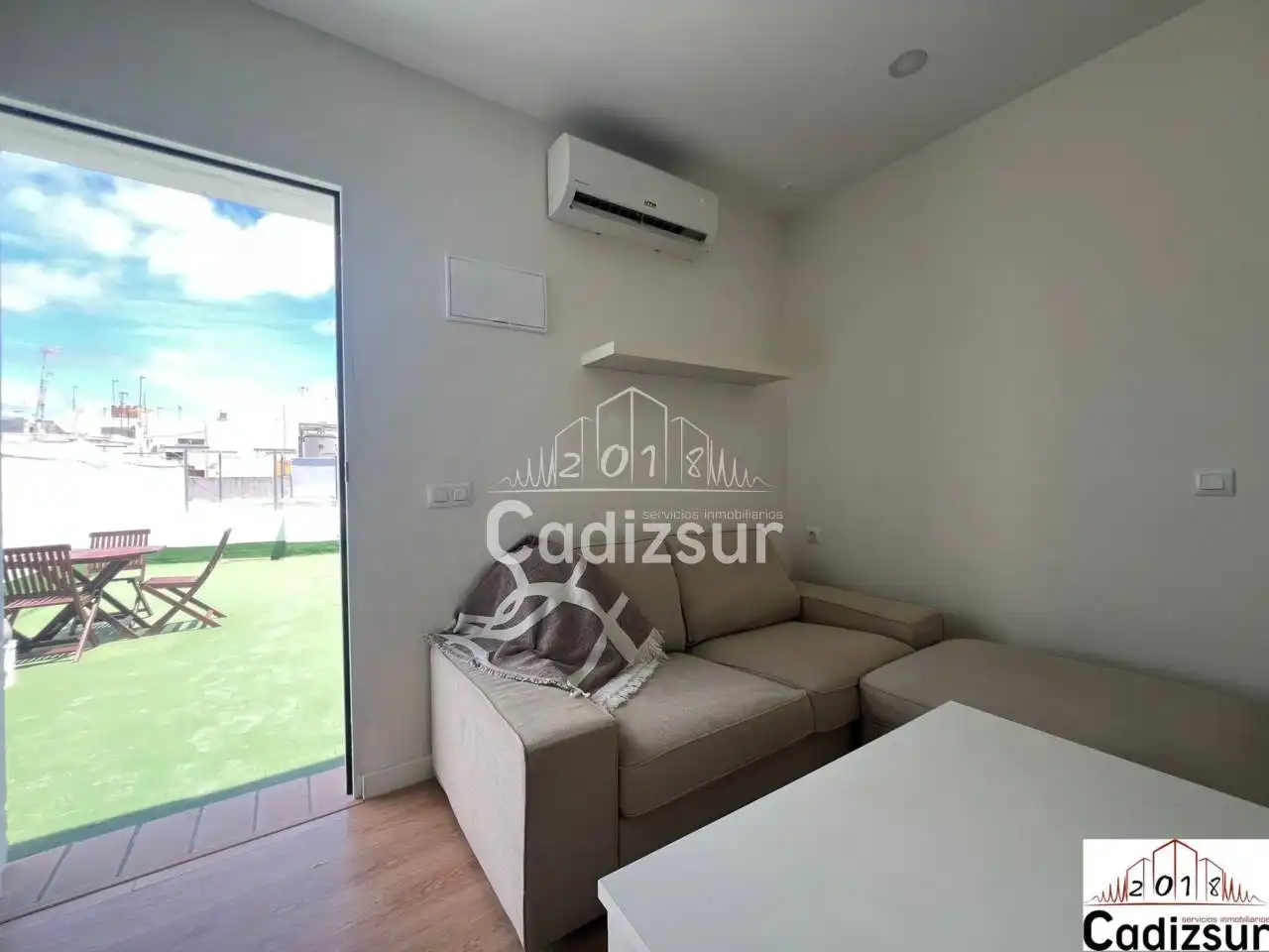 Dormitori de Àtic en venda en Cádiz amb Aire condicionat, Terrassa i Moblat