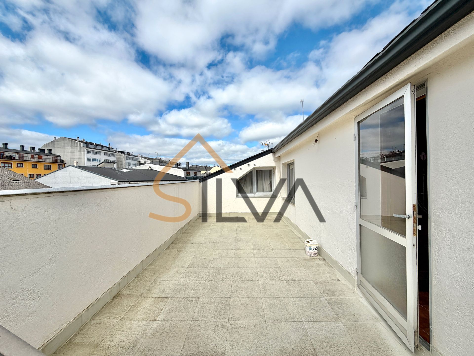 Vista exterior de Piso en venta en Lugo Capital con Calefacción, Parquet y Terraza