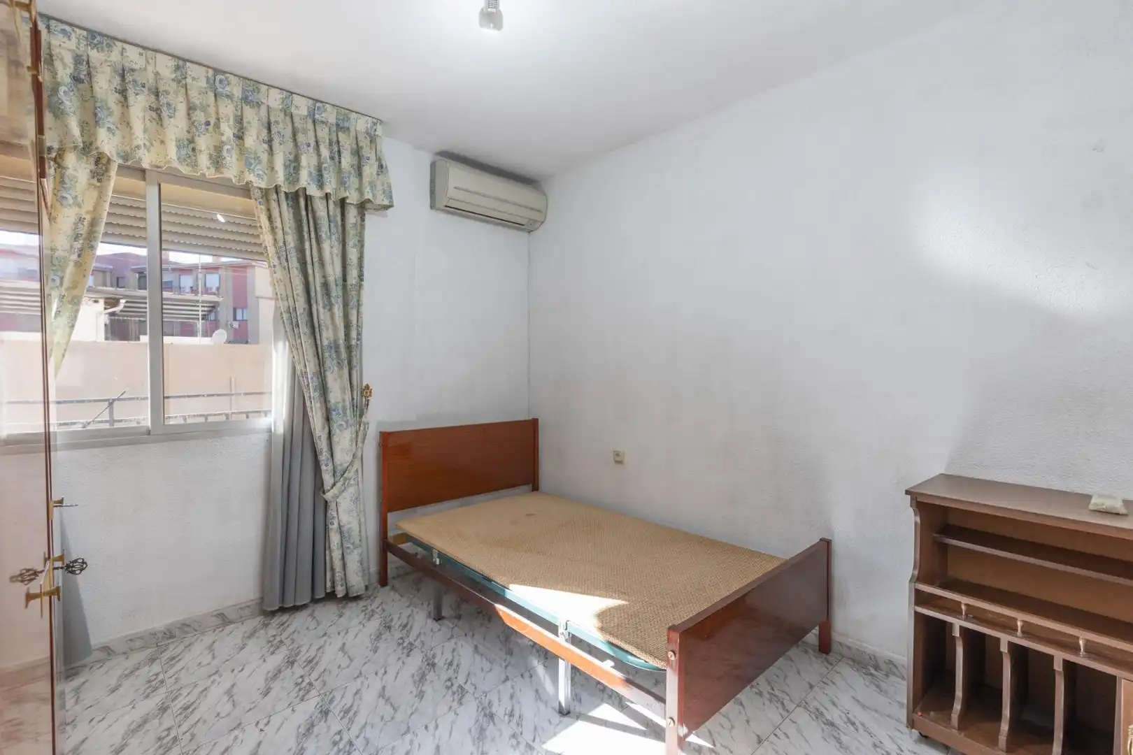 Habitación de Piso en venta en Granada con Aire acondicionado y Balcón