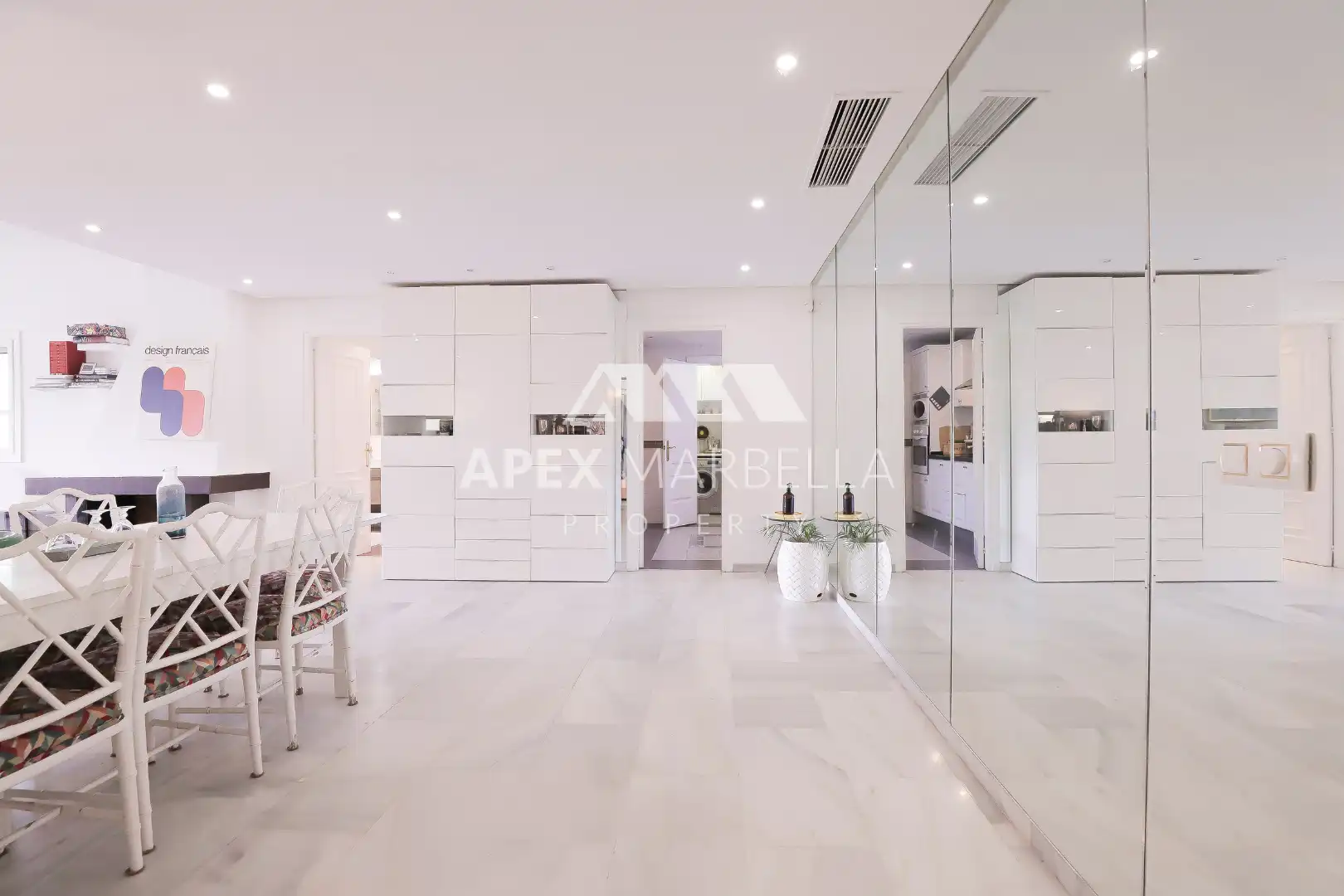 Wohnung zum Verkauf in Marbella mit Klimaanlage, Terrasse und Möbliert