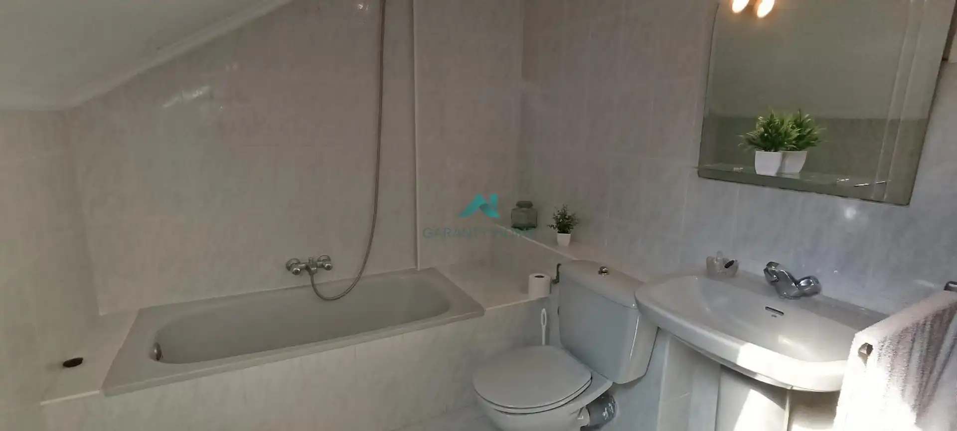 Badezimmer von Dachboden zum Verkauf in Bárcena de Cicero mit Möbliert und Gemeinschaftspool