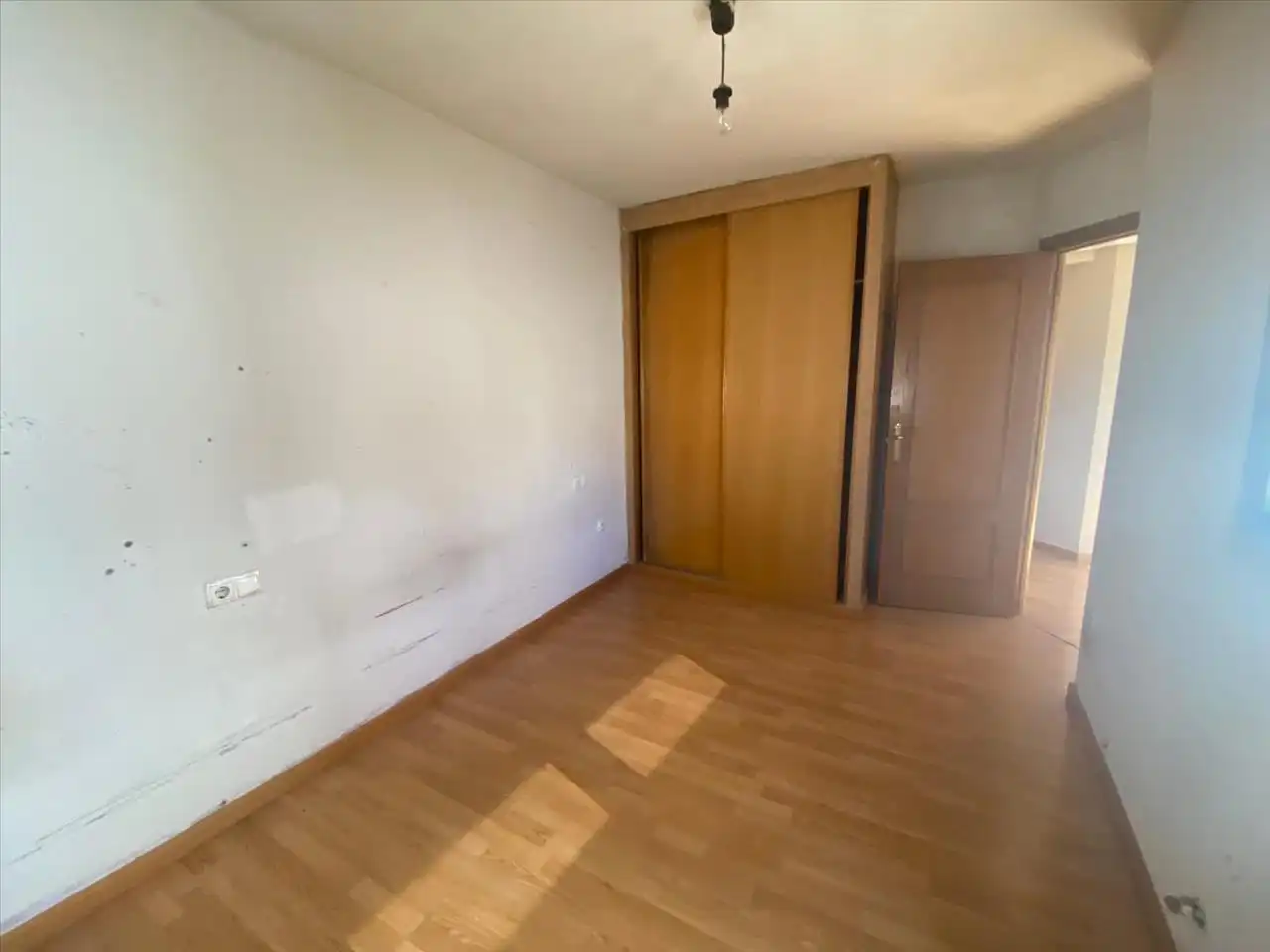 Dormitori de Pis en venda en León Capital  amb Parquet