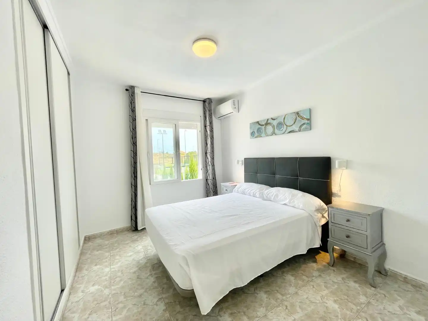 Habitación de Apartamento de alquiler en Torrevieja con Aire acondicionado, Calefacción y Terraza